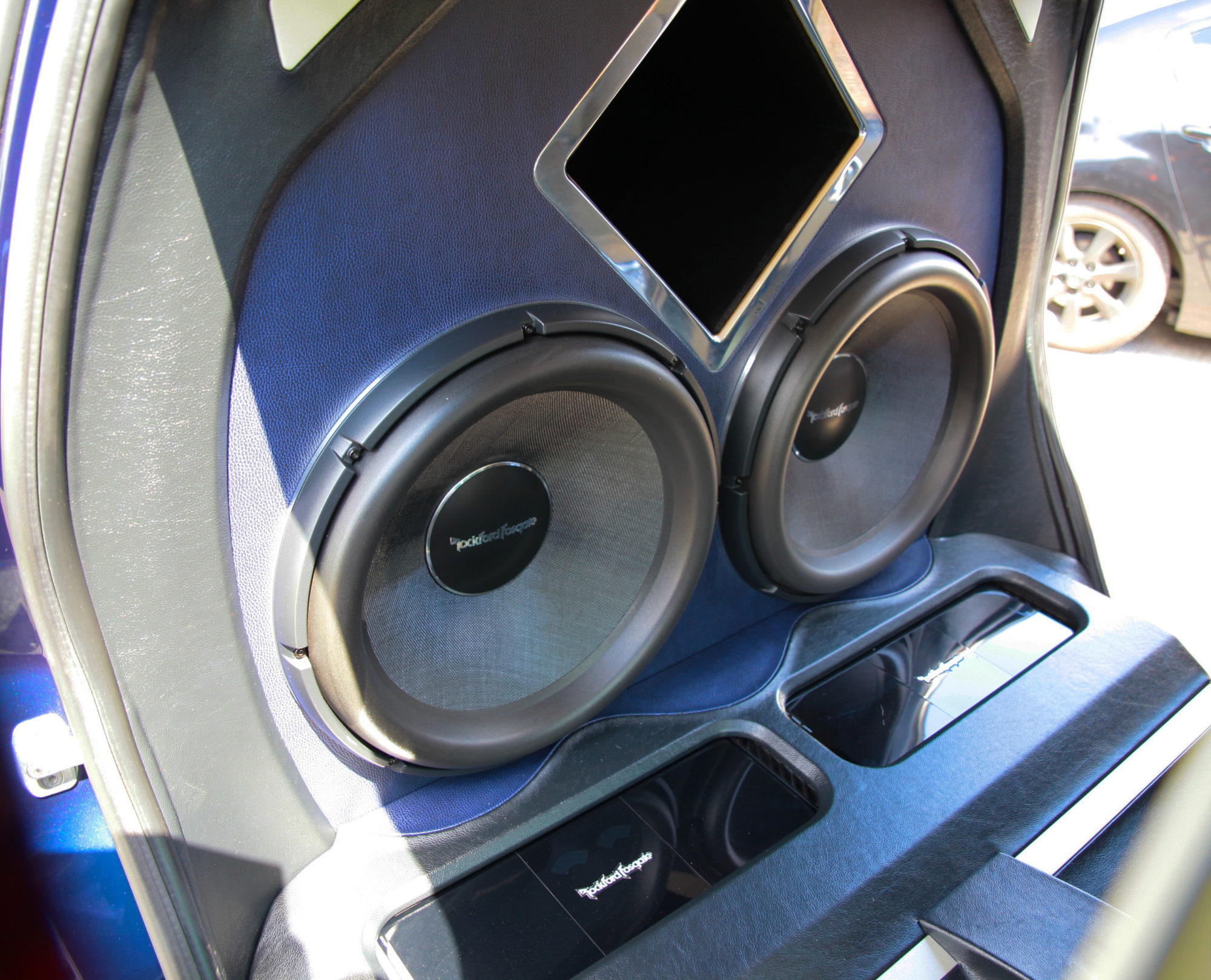 19" T3 CUSTOM BUILD FOR HHR InPhase Car Audio