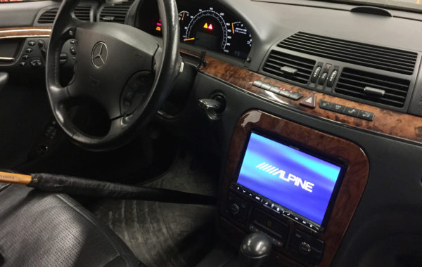 Custom Dash fits 8″ Alpine Screen in S-Class Mercedes-Benz